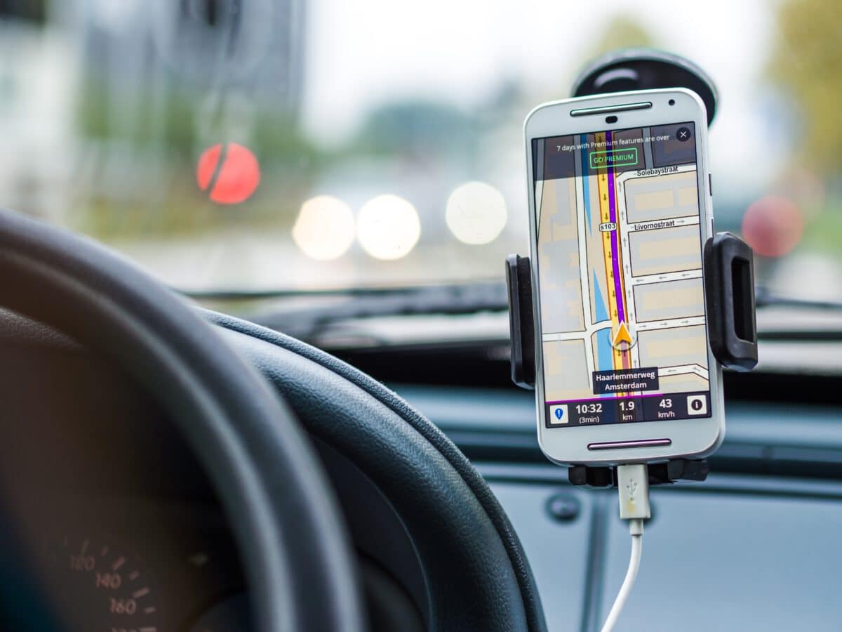 Waarom een GPS tracker in de auto altijd handig is